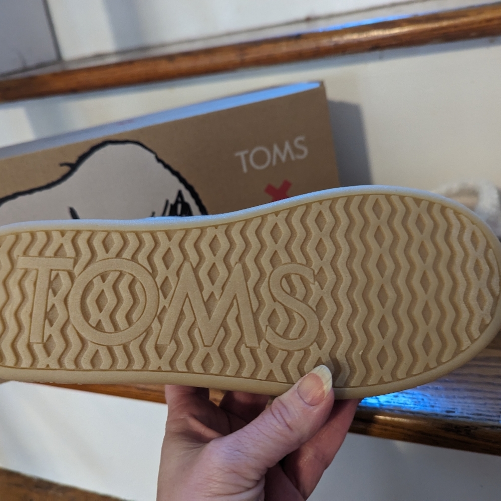 Toms X Snoopy Ezra shoes size 6 - Picture 2 of 4